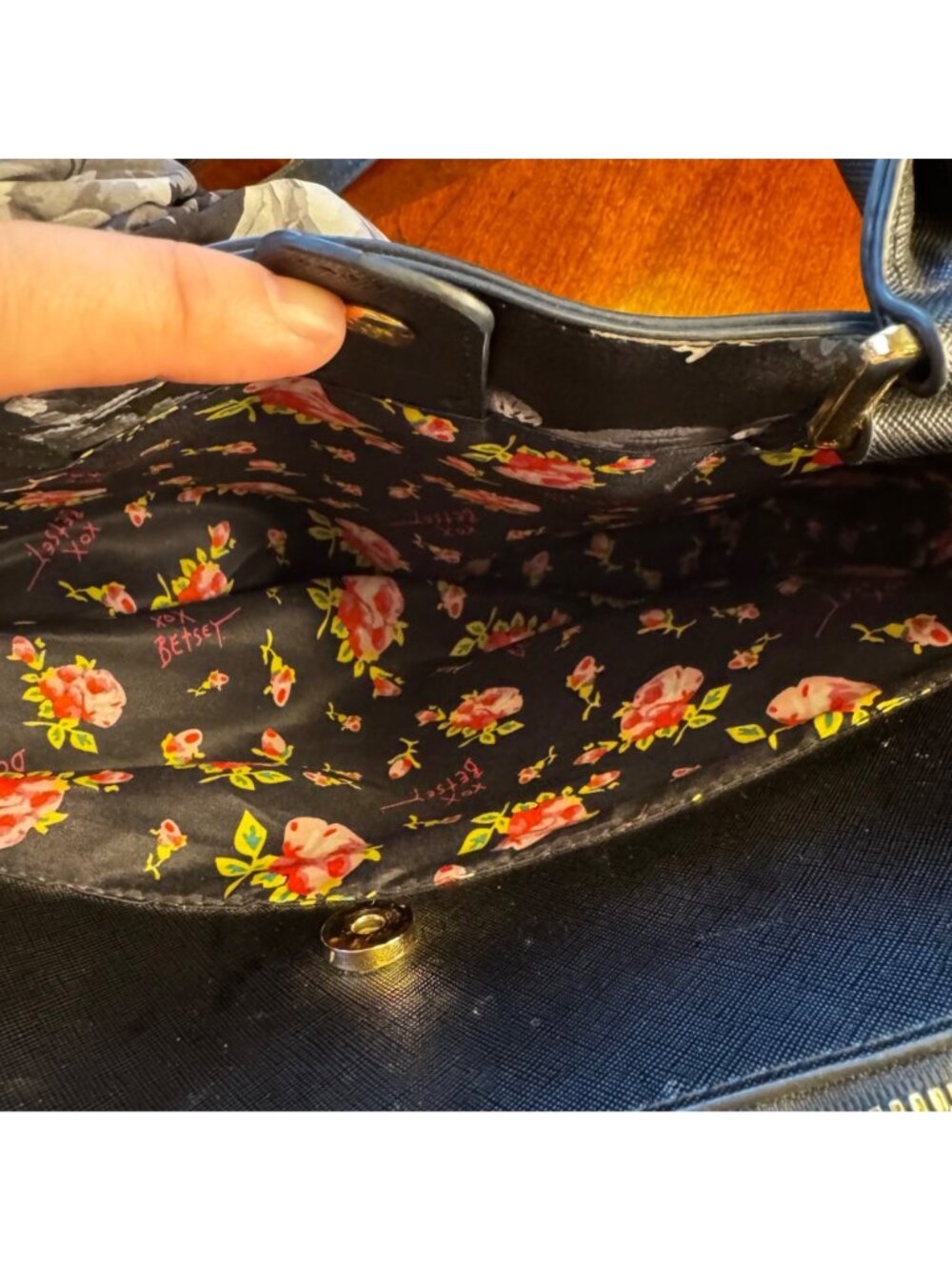 Betsey Johnson Embossed Hearts Black Handbag Gold Hardware Floral Lining - Picture 6 of 10